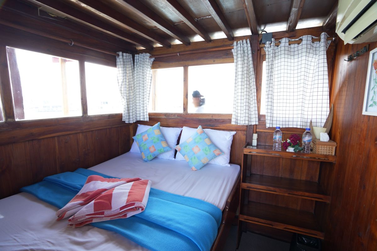 シャワー、ベッドルーム完備でプライベー ト空間も確保 ※船によって内装は異なる