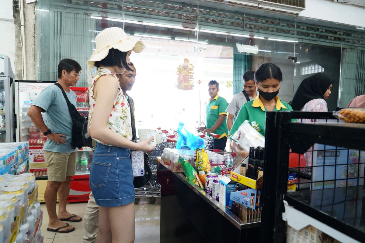 船酔いが心配な人は、酔い止めも購入できる