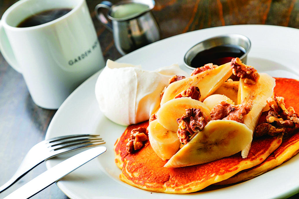 「バナナ＆ウォルナッツのバターミルクパンケーキ」1350円