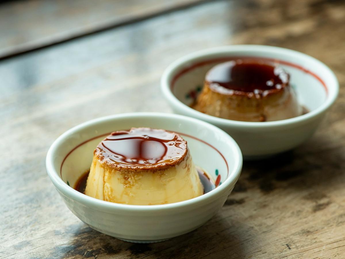 地獄蒸し®プリン（左からカスタード、コーヒー）