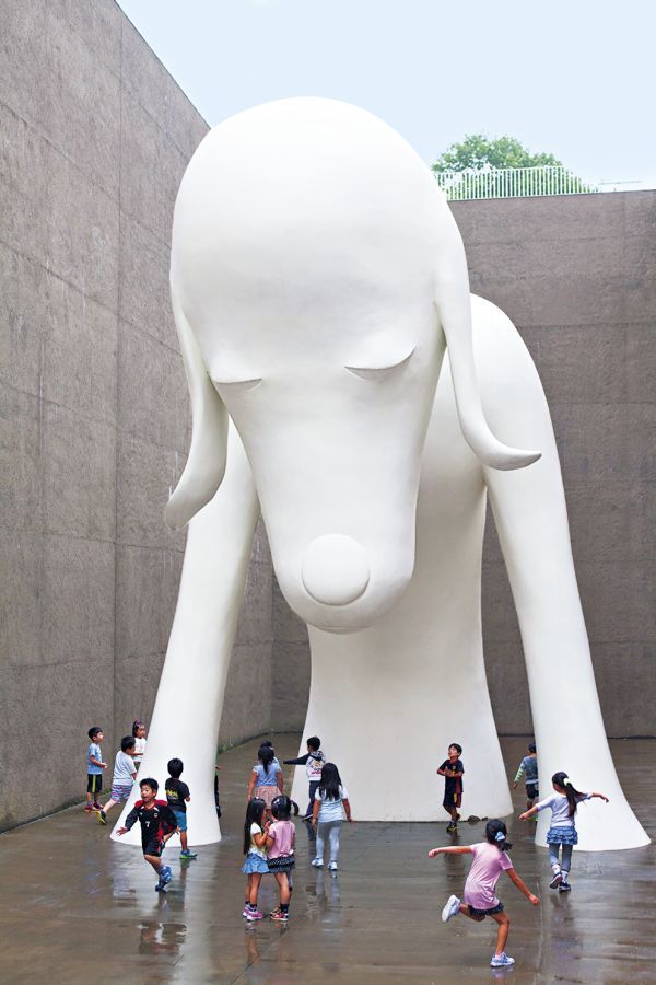 《あおもり犬》2005年　©Yoshitomo Nara