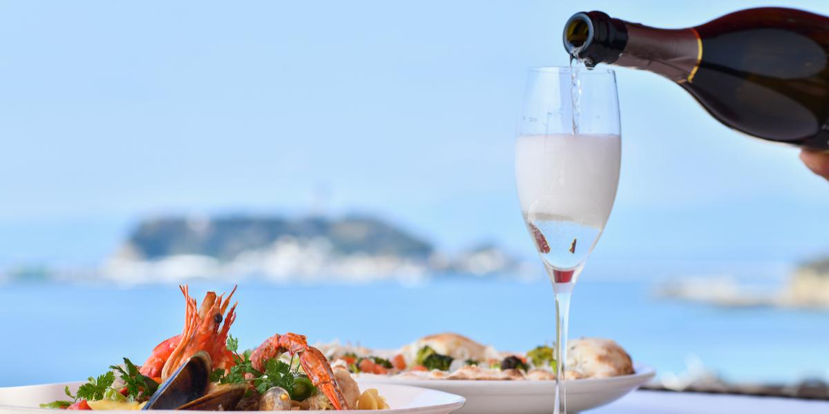 【最新】鎌倉・湘南のカフェ＆レストラン43選｜人気の絶景カフェや、おすすめ古民家カフェ、レトロな喫茶店、テラス席も！