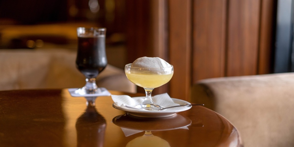 【京都】祇園の真ん中なのに穴場⁈  “石の老舗”にある秘密の喫茶店「ぎおん石喫茶室」で唯一無二の空間を楽しむ