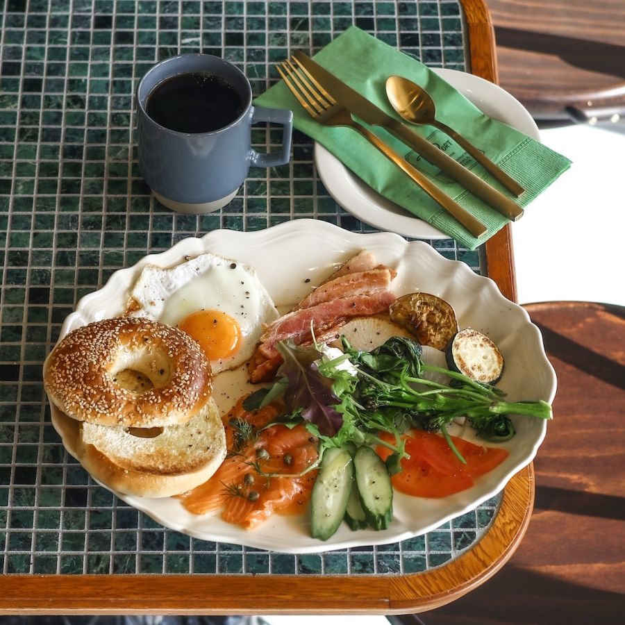 卵料理は目玉焼きとスクランブルエッグから選べる