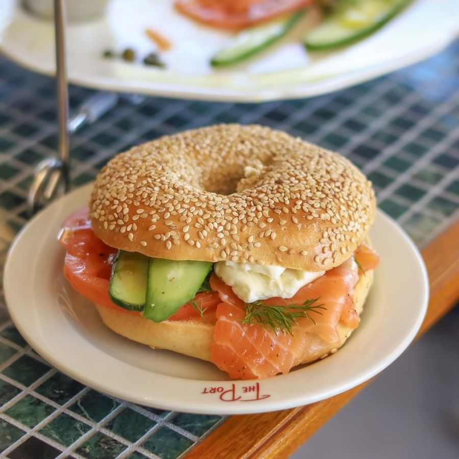 クリームは優しい甘さがアクセントのスモークハニーがおすすめ