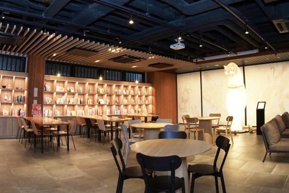 現代美術作家ヤノベケンジ氏と和紙作家堀木エリ子氏の共作『SHIP’S CAT』