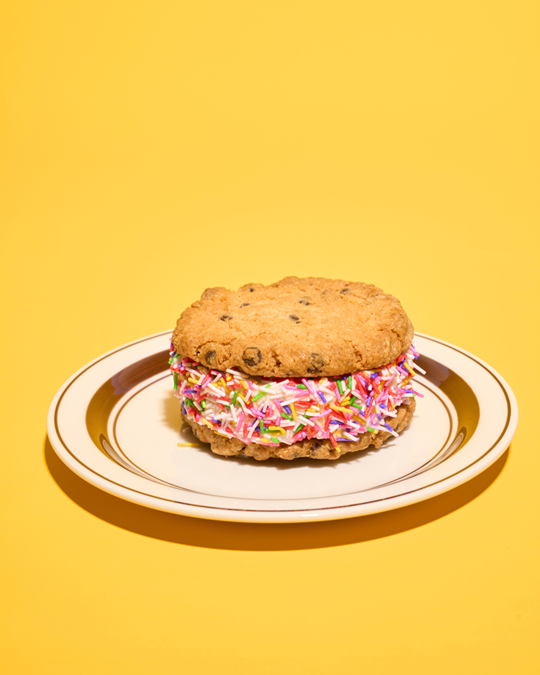 「チョコチップクッキーのアイスサンド 」680円