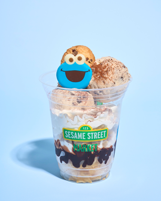 「クッキーモンスターのクッキー＆クリームパフェ」 980円