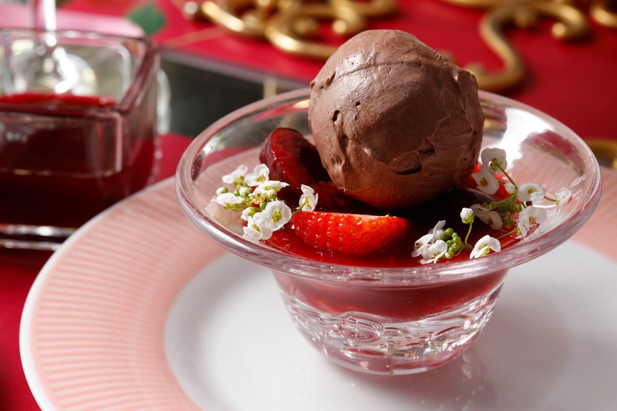 「リンツチョコレート」とのコラボレーションによるスペシャルアフタヌーンティー