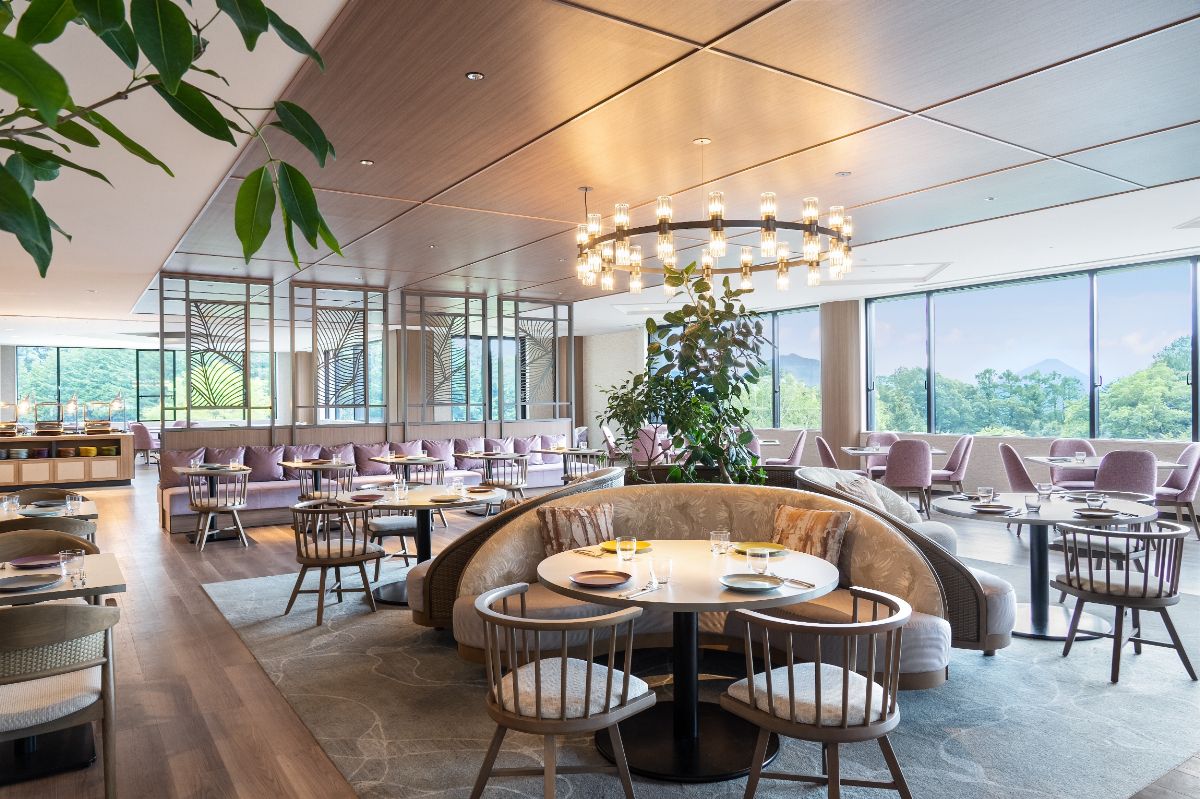 レストランは2階にあり、336席。夕食は