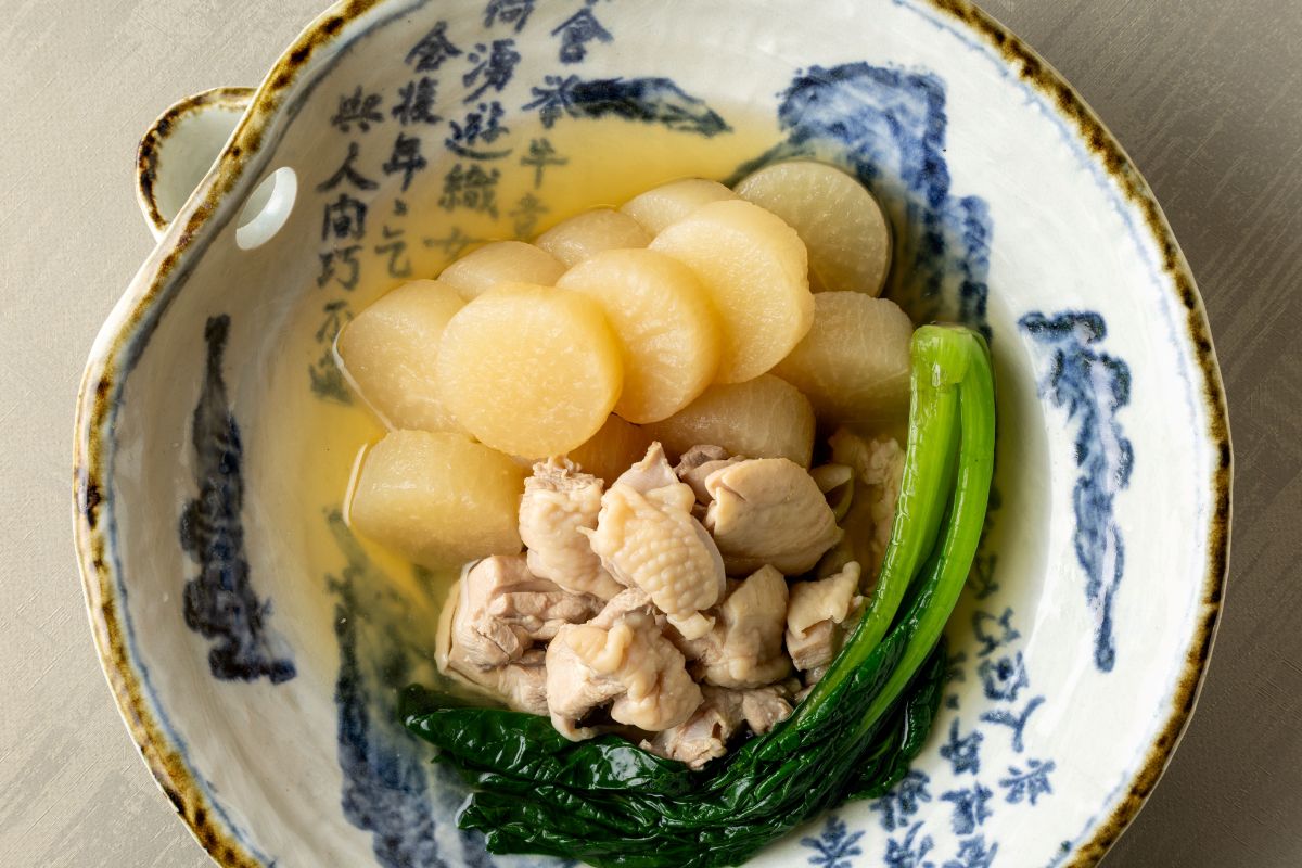 おすすめメニューの１つ「信玄鶏と大根の煮付け