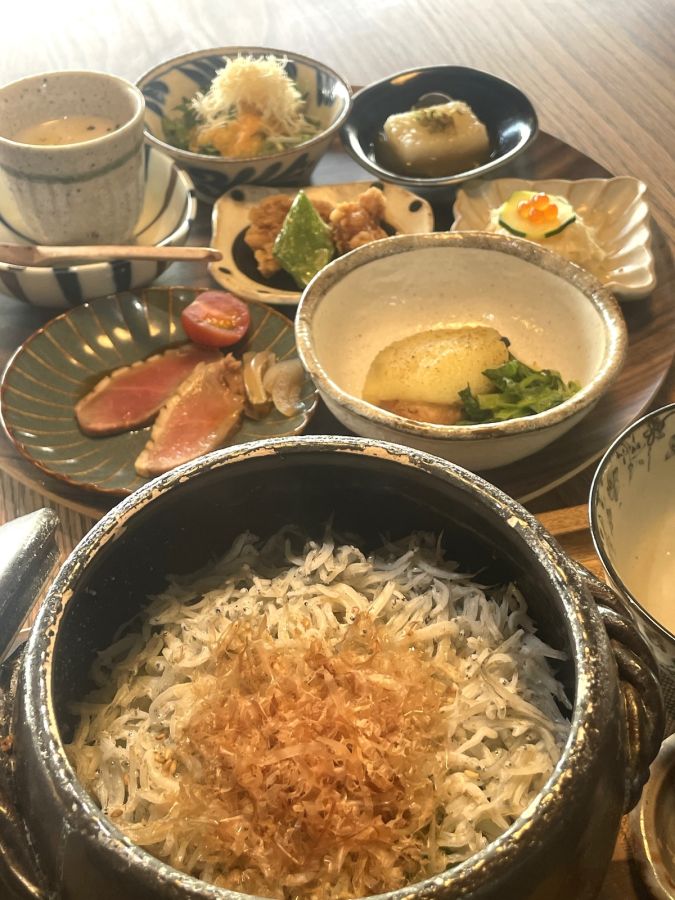 ランチ2800円（こばちの膳、土鍋の膳、釜揚げしらす土鍋）