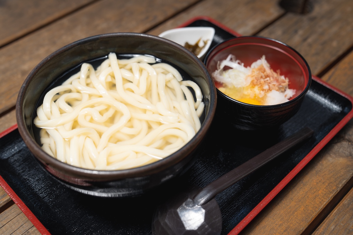 「ずりあげうどん しいたけ天ぷらセット」660円（並）～