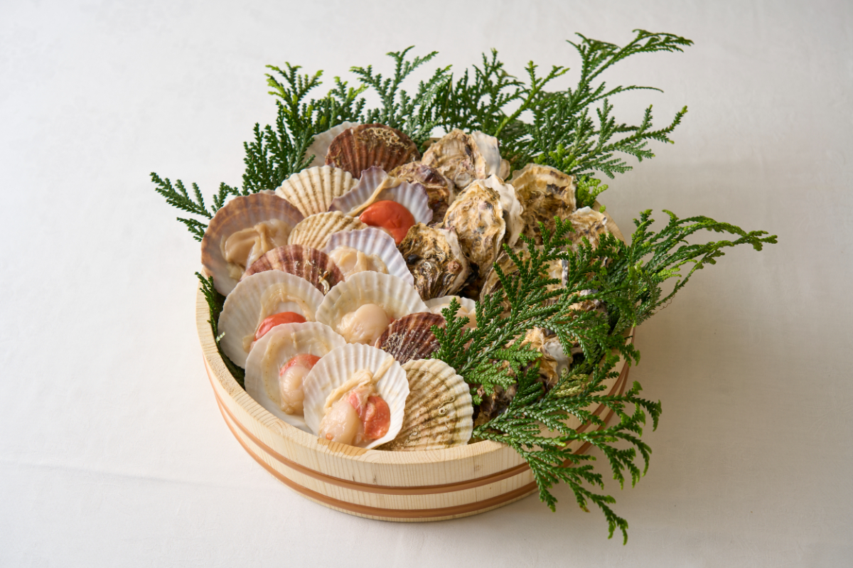 牡蠣やホタテといった海鮮を蒸し焼きにして提供も