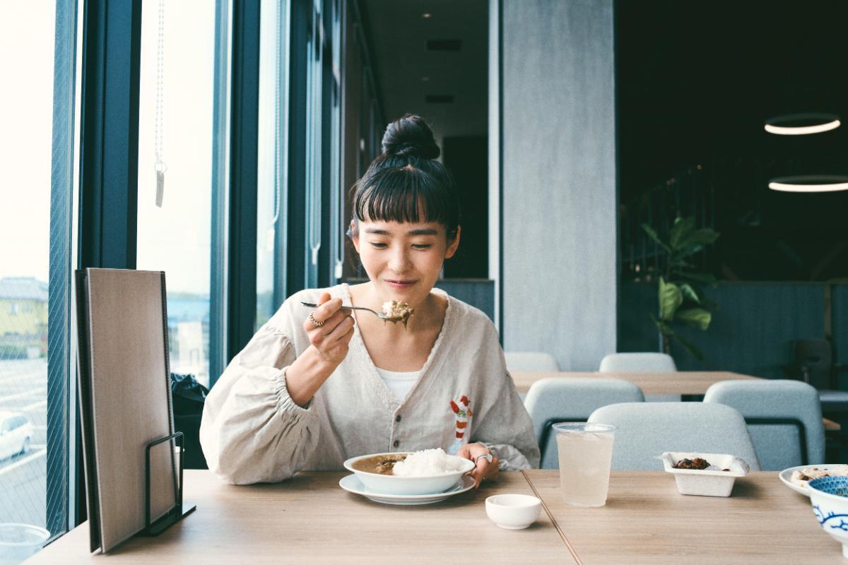 「Bondyカレーライス 牛すじ チーズ添え」1500円