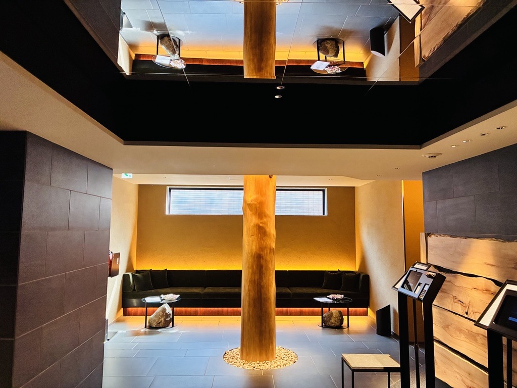 綾館ロビー