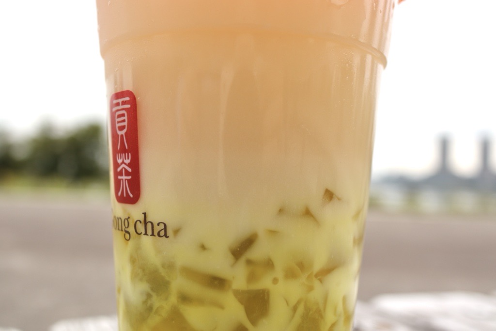 レッツ!シャインマスカット ヨーグルミルクティー