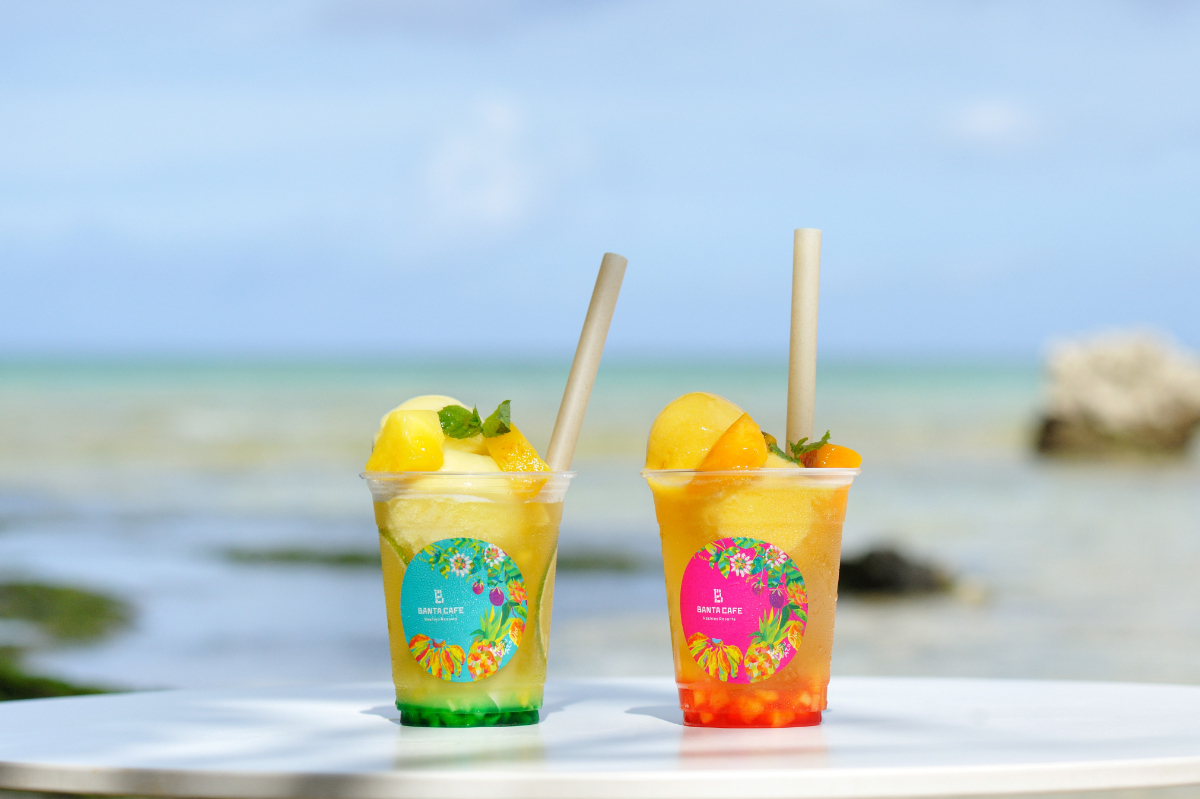 フローズンドリンク「もっとトロピカルちゅらーと」パイナップル（左）マンゴー（右）　各1,200円（税込）