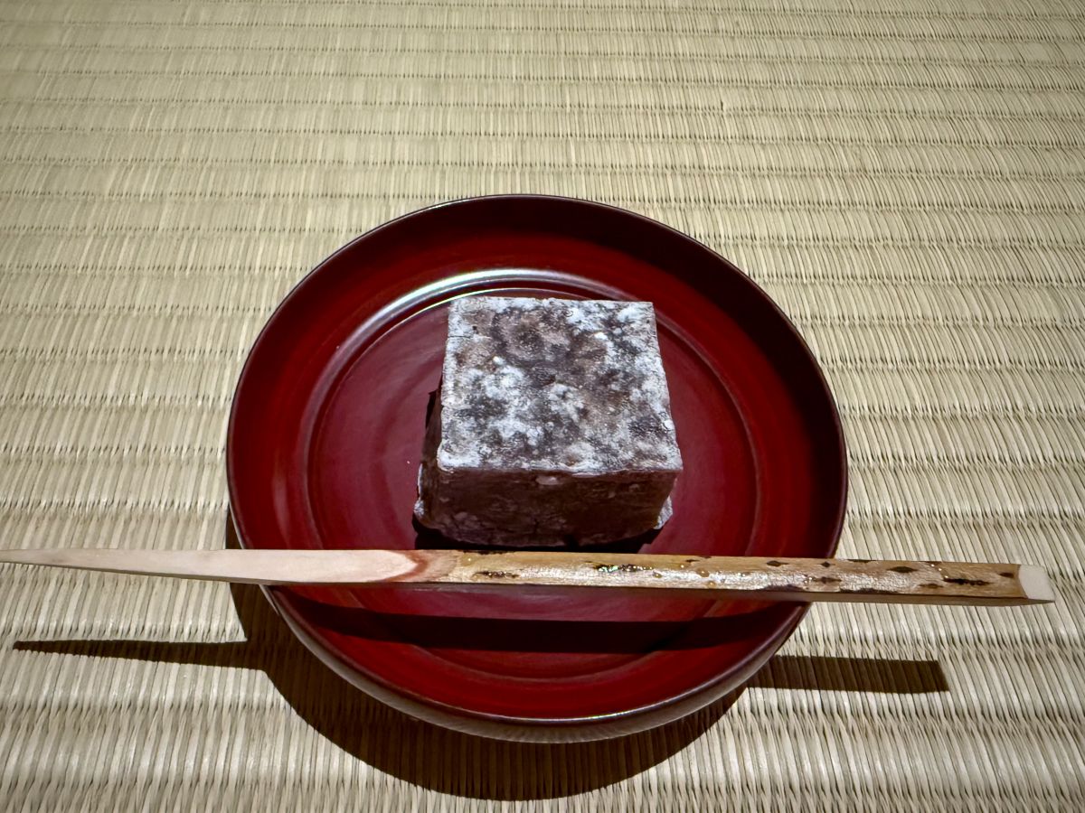 「薄茶」3000円 ※小間の茶室、お点前つき