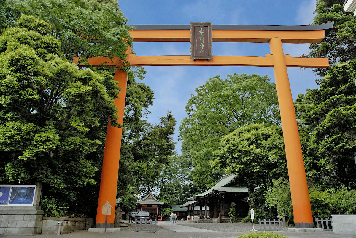 高さ15mの大鳥居は木製のものとしては国内最大級の規模を誇る