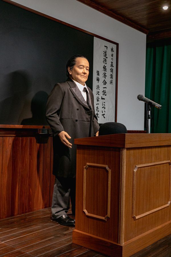 講義後は記念撮影の時間も。リアルな質感を間近で感じよう