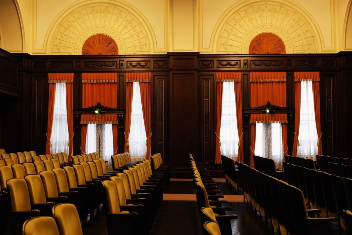 明治生命館の7階講堂