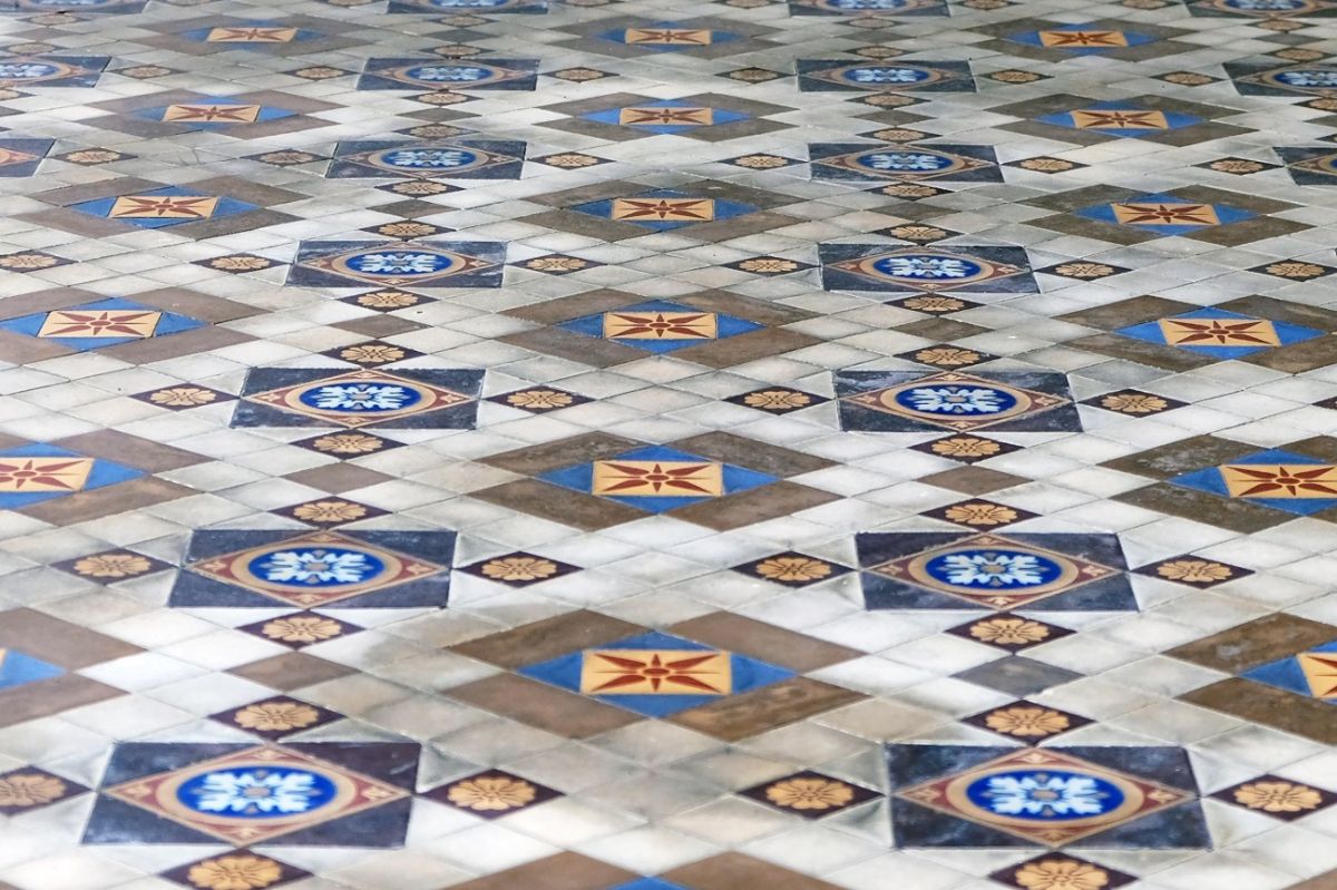 関東大震災でも、多少のひびはあったものの割れることはなかったという