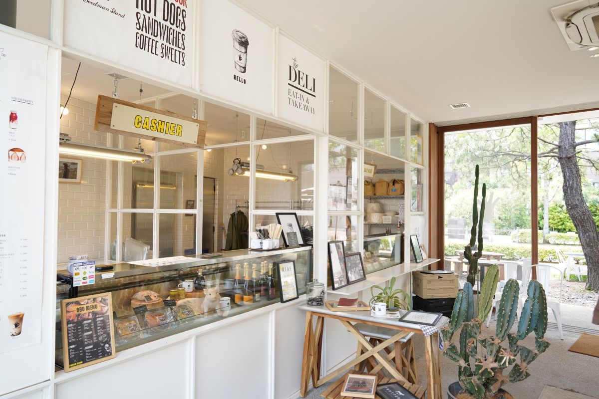 「GOODMAN STAND and SON」は白を基調とした内装