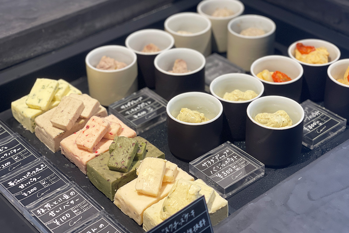「オリジナルバター」200円〜、「サラダディップ」300円〜