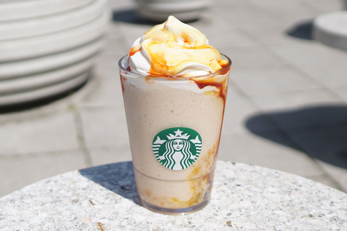 「ホットハニー オリエンタル マンゴー & ティー フラペチーノ®」」Tallサイズのみ 761円(持ち帰り)、775円(店内利用)