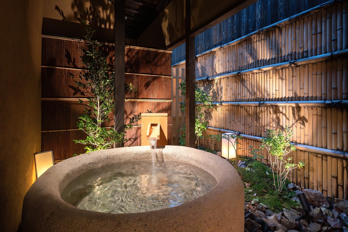 ⒸNazuna. Co., Ltd.