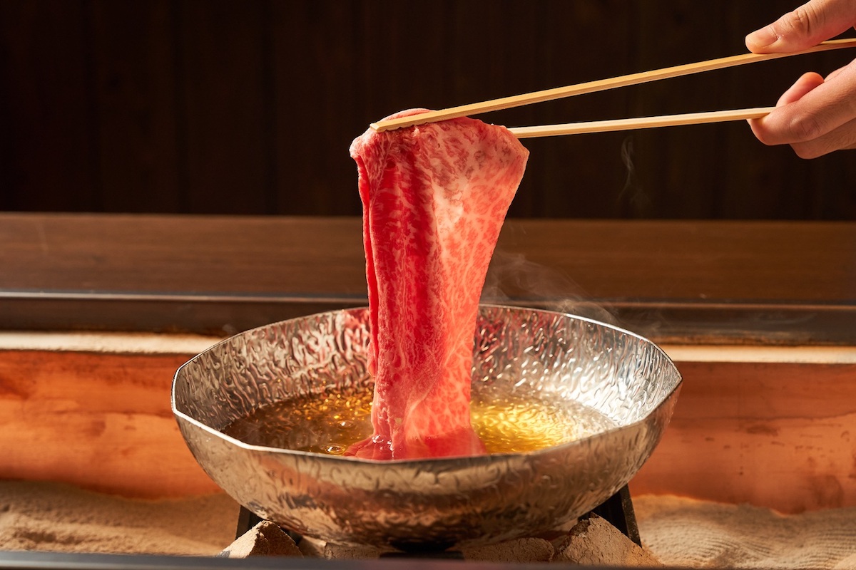 ほどよく肉の脂が落ちることで、さらに旨味がアップする「出汁しゃぶ」／ⒸNazuna. Co., Ltd.