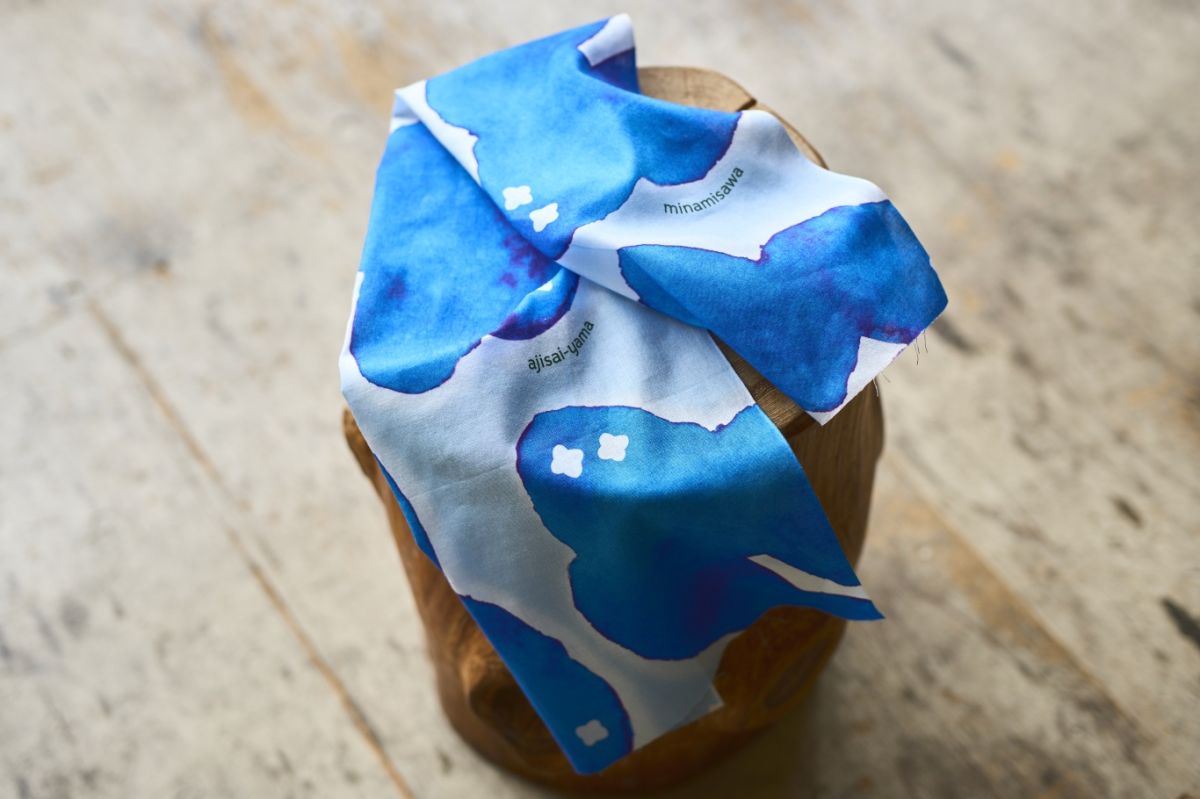 「南沢あじさい山オリジナル手拭い」2000円／写真提供：『南沢あじさい山』