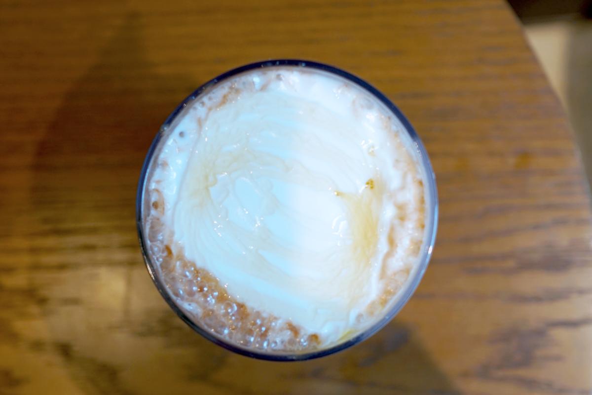 「マンゴー オレ」カスタマイズ:ハチミツ追加(無料)、ミルクフォーム追加(+55円)