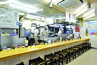 味の三平　店舗内観