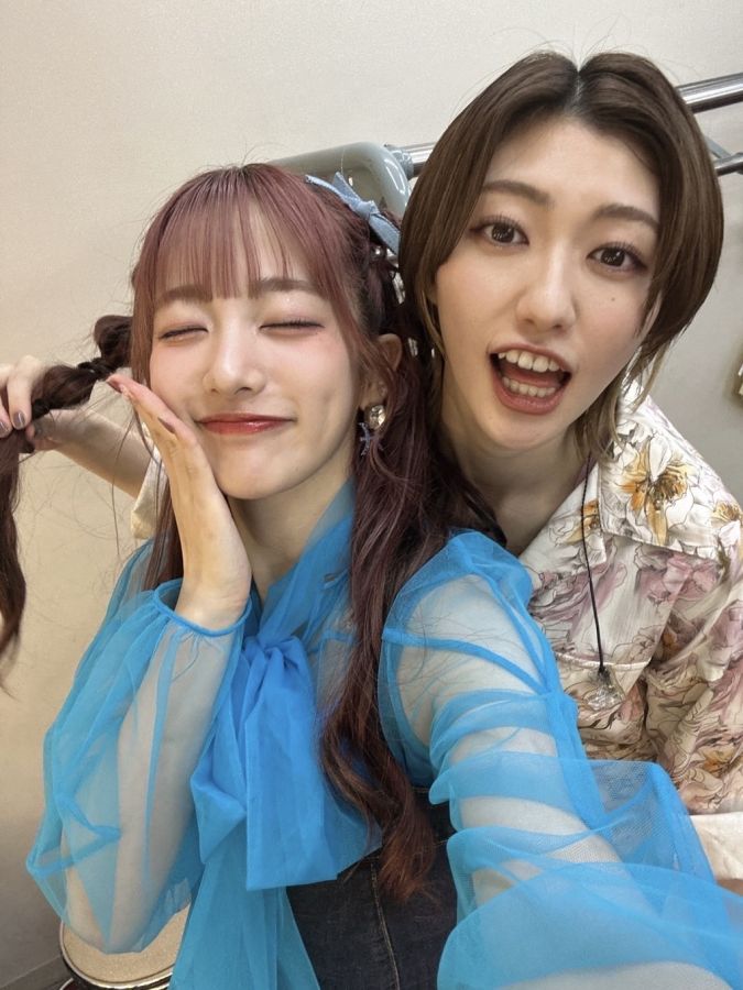 「小林歌穂プロデュース公演〜私のわがままを聴いておくれミニツアー〜」でのツーショット