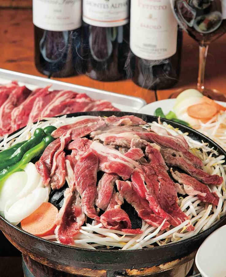 「ジンギスカン」1人前2000円、「ワイン」グラス600円、ボトル1900円〜