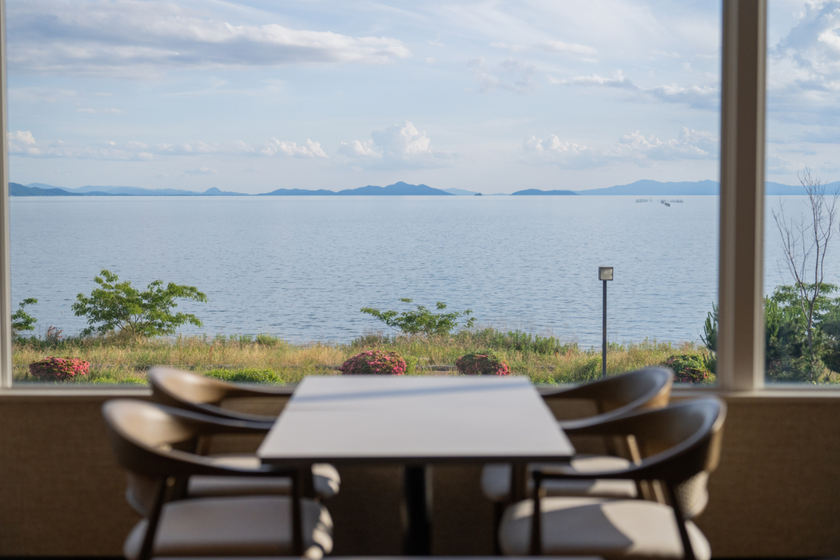 レイクビューの席もあるレストラン