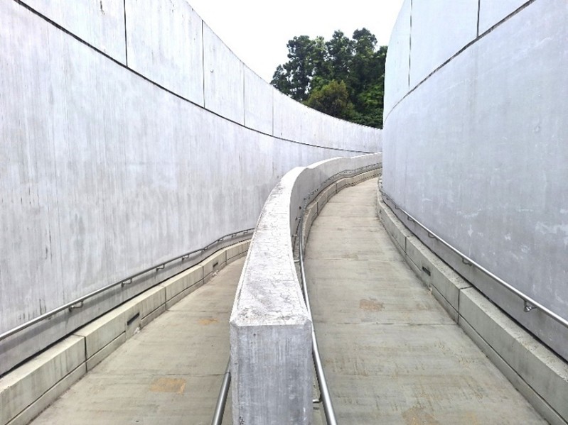 美術館のスロープ