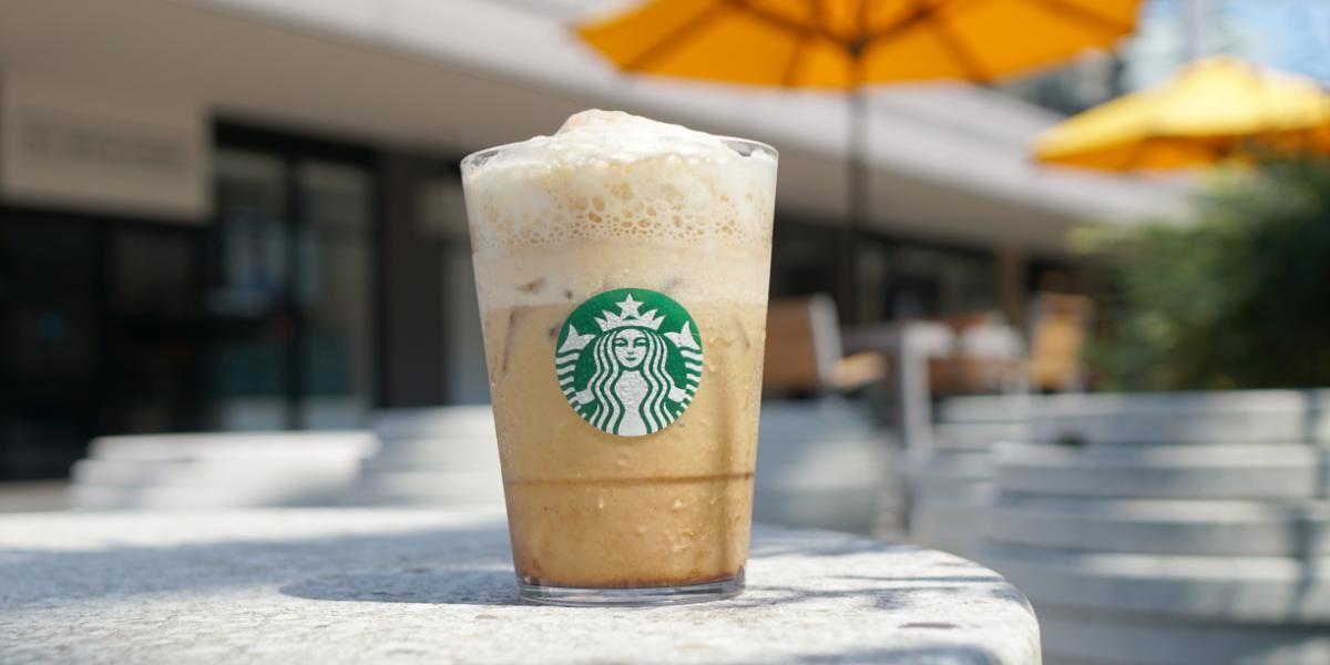 【スタバ新作2025年6月】華やかな香りにうっとり！「アールグレイ ブーケ & ティー ラテ」を実食レポート！ おすすめカスタムを徹底紹介