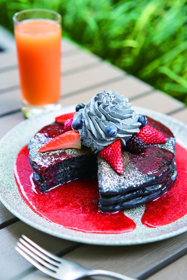 衝撃！真っ黒なパンケーキ「バサルト」