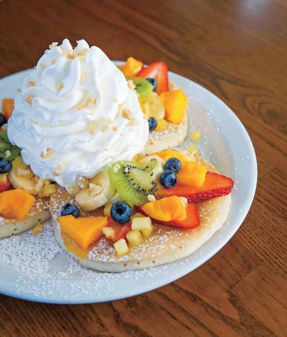 （フレッシュフルーツ・レインボーパンケーキ $20.95）
