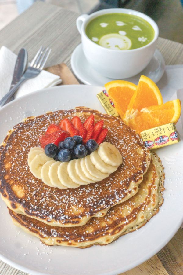 （パンケーキフレッシュフルーツ $12.25）