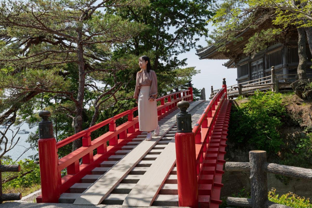 五大堂へ渡る透橋