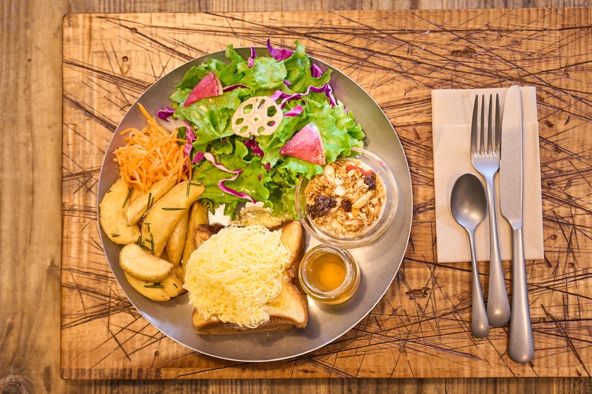 「はちみつバター」プレートセット1250円。単品（パンのみ）は800円