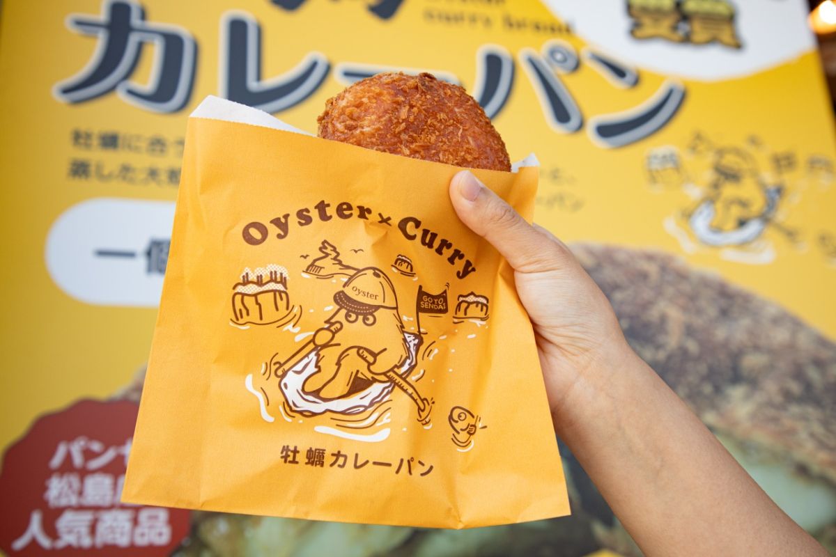 「牡蠣カレーパン」400円