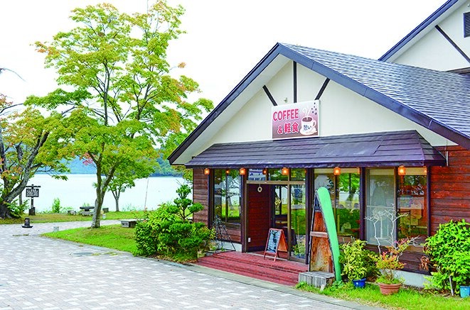 遊覧船発着所すぐ近くにあるレトロな喫茶店