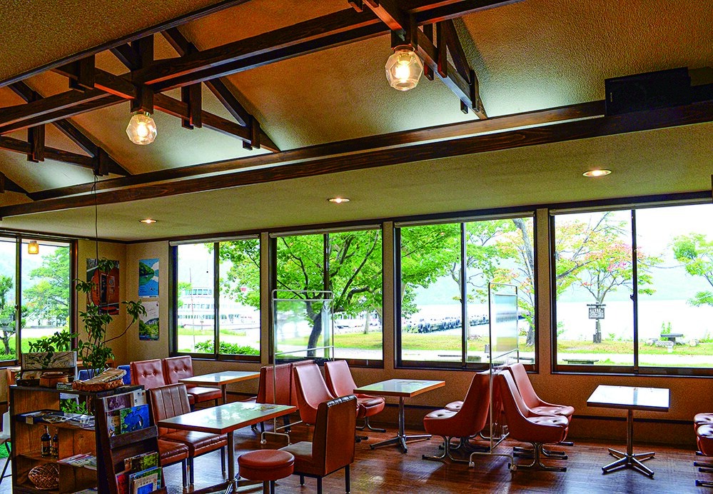 レトナな雰囲気の店内