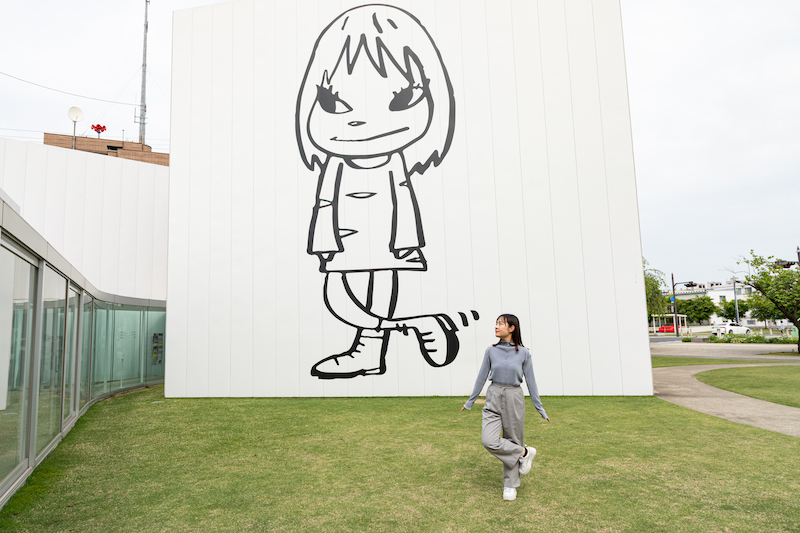 奈良美智《夜露死苦ガール2012》2012年