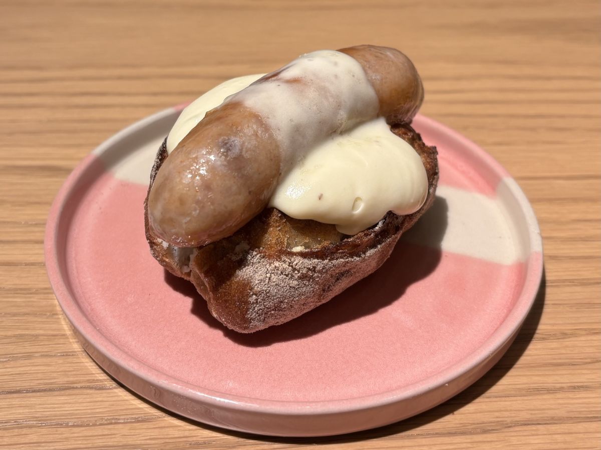 「白トリュフのホットドッグ」897円